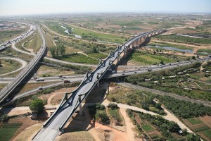 The Sant Boi Viaduct over the Llobregat River in Barcelona, Spain, carries a high-speed rail line. This 870-m long bridge has a clear identity and respects the natural environment with its visual simplicity. Engineering design: Juan Sobrino (EoR), Javier Jordan, Sergio Carratala, Agnes Curras and Ricardo Ferraz. Photo: ADIF